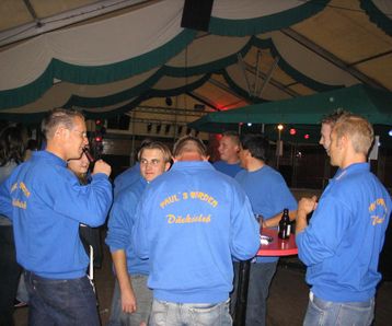 2005 25 Jahre KG; 106_0657  Däckelclub im Zelt (Copy)
